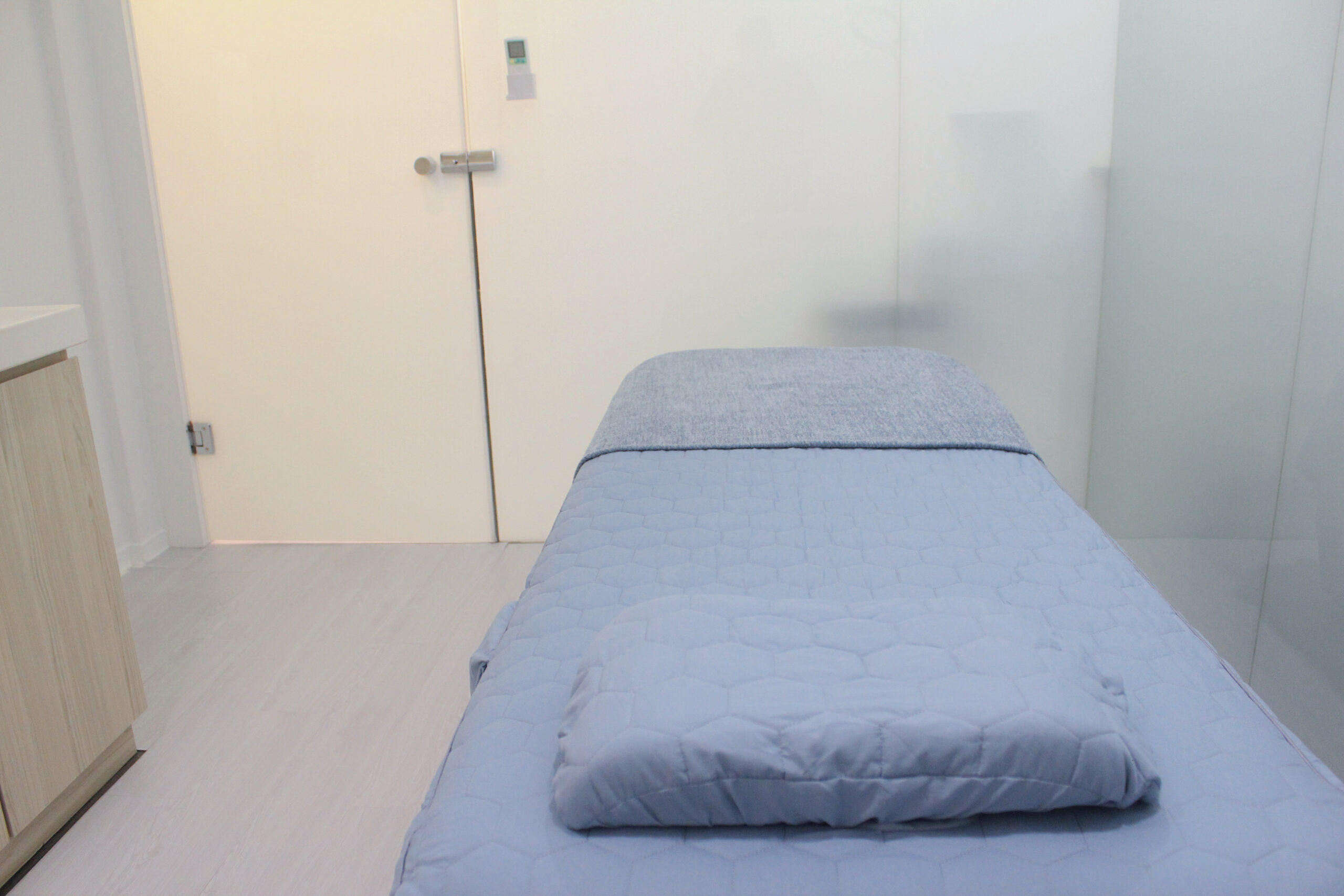 {"ARInfo":{"IsUseAR":false},"Version":"1.0.0","MakeupInfo":{"IsUseMakeup":false},"FaceliftInfo":{"IsChangeEyeLift":false,"IsChangeFacelift":false,"IsChangePostureLift":false,"IsChangeNose":false,"IsChangeFaceChin":false,"IsChangeMouth":false,"IsChangeThinFace":false},"BeautyInfo":{"SwitchMedicatedAcne":false,"IsAIBeauty":false,"IsBrightEyes":false,"IsSharpen":false,"IsOldBeauty":false,"IsReduceBlackEyes":false},"HandlerInfo":{"AppName":2},"FilterInfo":{"IsUseFilter":false}}