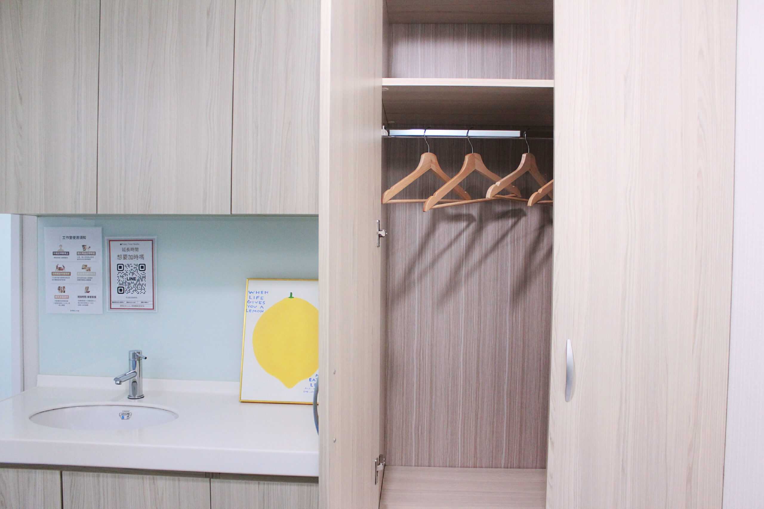 {"ARInfo":{"IsUseAR":false},"Version":"1.0.0","MakeupInfo":{"IsUseMakeup":false},"FaceliftInfo":{"IsChangeEyeLift":false,"IsChangeFacelift":false,"IsChangePostureLift":false,"IsChangeNose":false,"IsChangeFaceChin":false,"IsChangeMouth":false,"IsChangeThinFace":false},"BeautyInfo":{"SwitchMedicatedAcne":false,"IsAIBeauty":false,"IsBrightEyes":false,"IsSharpen":false,"IsOldBeauty":false,"IsReduceBlackEyes":false},"HandlerInfo":{"AppName":2},"FilterInfo":{"IsUseFilter":false}}