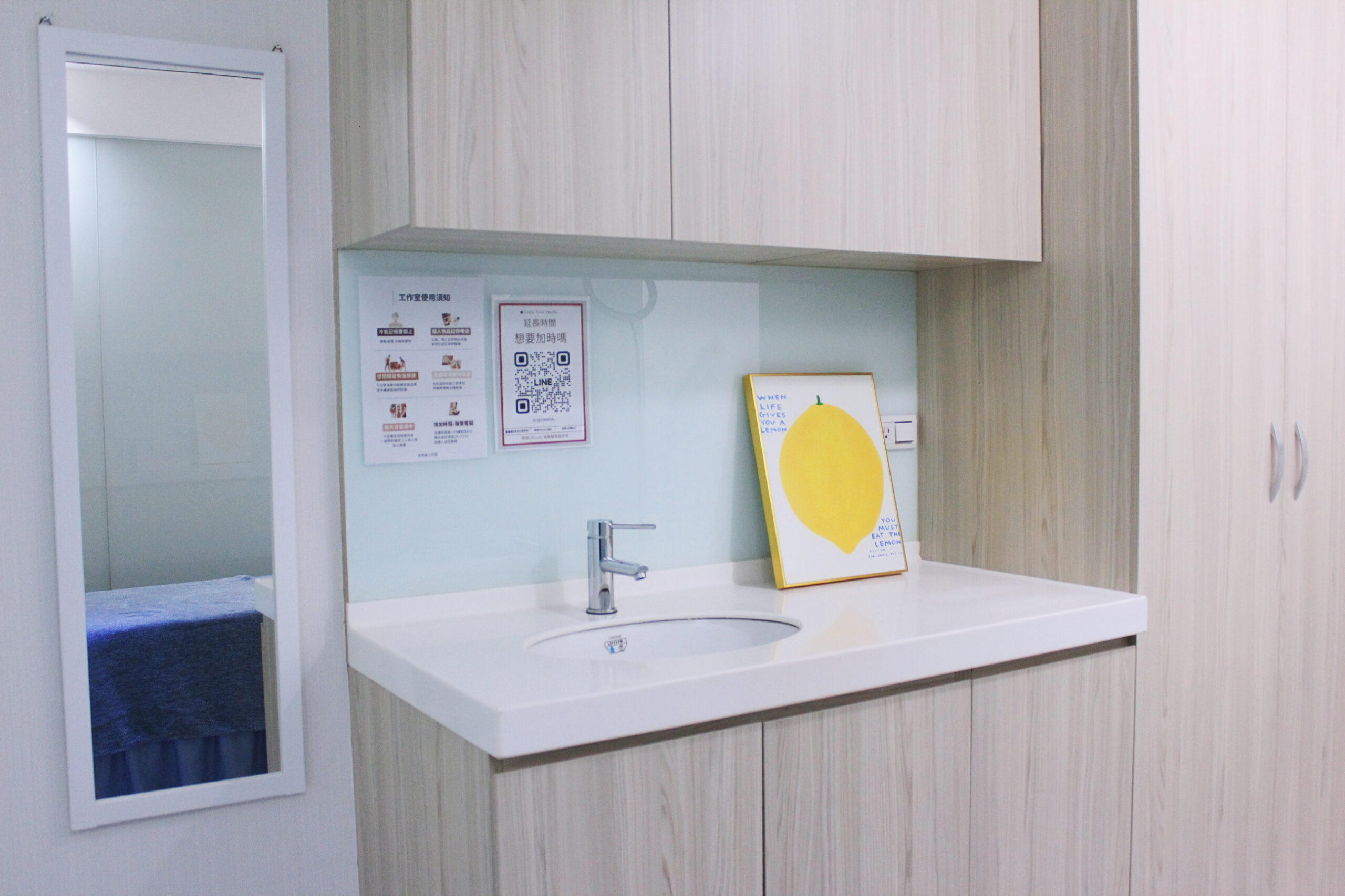 {"ARInfo":{"IsUseAR":false},"Version":"1.0.0","MakeupInfo":{"IsUseMakeup":false},"FaceliftInfo":{"IsChangeEyeLift":false,"IsChangeFacelift":false,"IsChangePostureLift":false,"IsChangeNose":false,"IsChangeFaceChin":false,"IsChangeMouth":false,"IsChangeThinFace":false},"BeautyInfo":{"SwitchMedicatedAcne":false,"IsAIBeauty":false,"IsBrightEyes":false,"IsSharpen":false,"IsOldBeauty":false,"IsReduceBlackEyes":false},"HandlerInfo":{"AppName":2},"FilterInfo":{"IsUseFilter":false}}